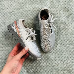NEW BALANCE KIDS FURON V7 DISPATCH JR TF SILVER SOCCER CLEATS YOUTH BOYS 13.5